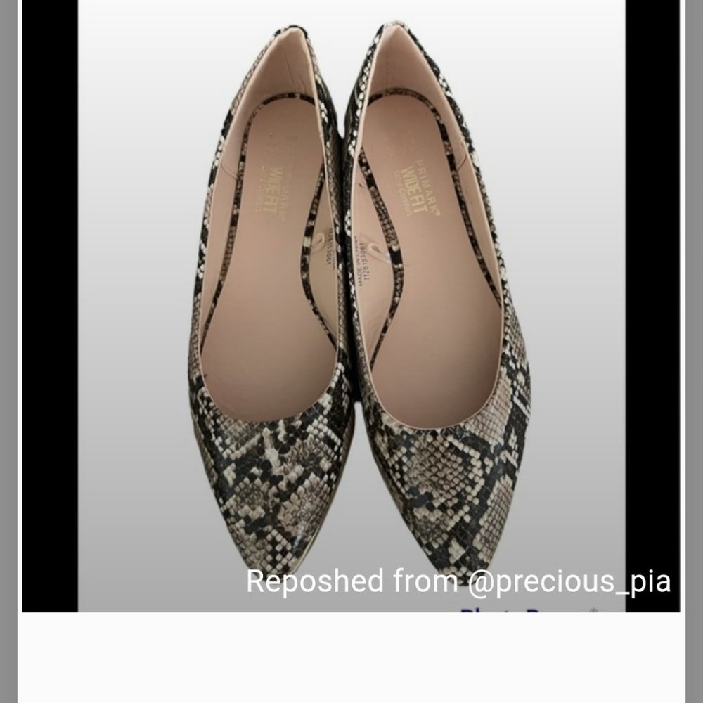 Snakeskin shoes size 8 wide